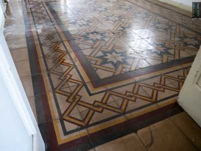 ...arricchiti da una pavimentazione in marmette con colorati decori geometrici e motivi floreali, tipiche della prima met� del 900